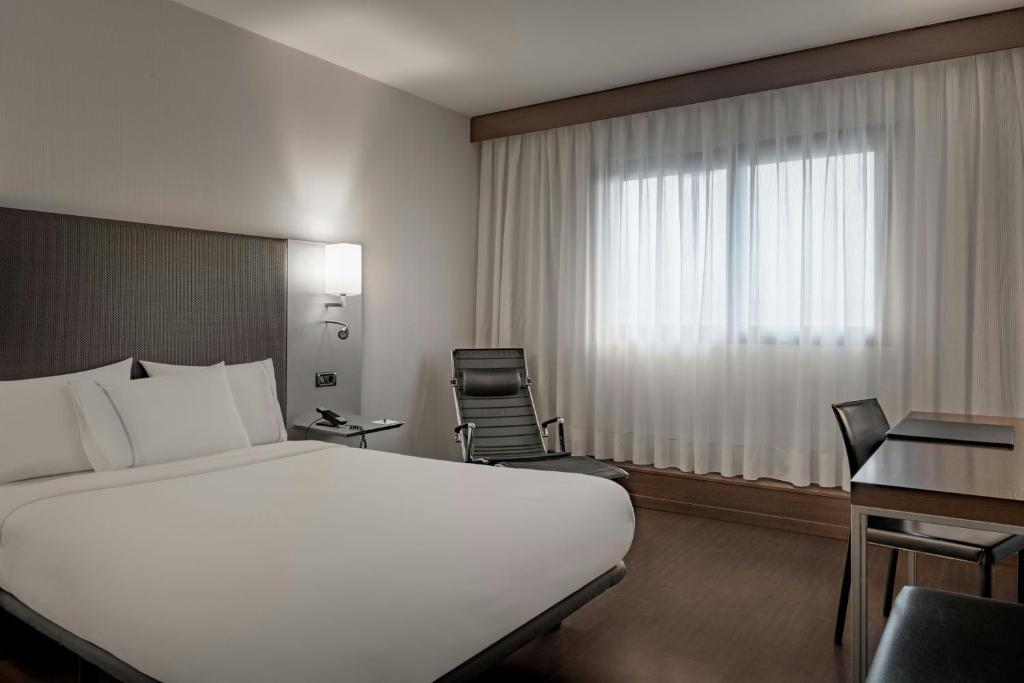 AC Hotel Porto by Marriott - Tap to explore photos