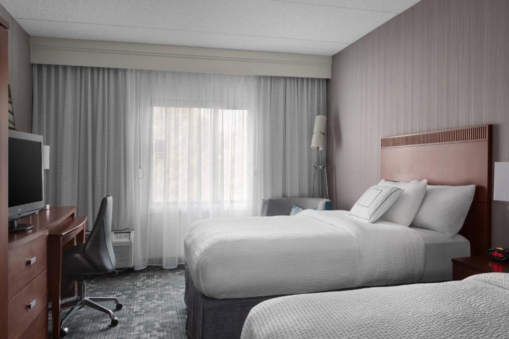 Courtyard by Marriott Fishkill - Tap to explore photos