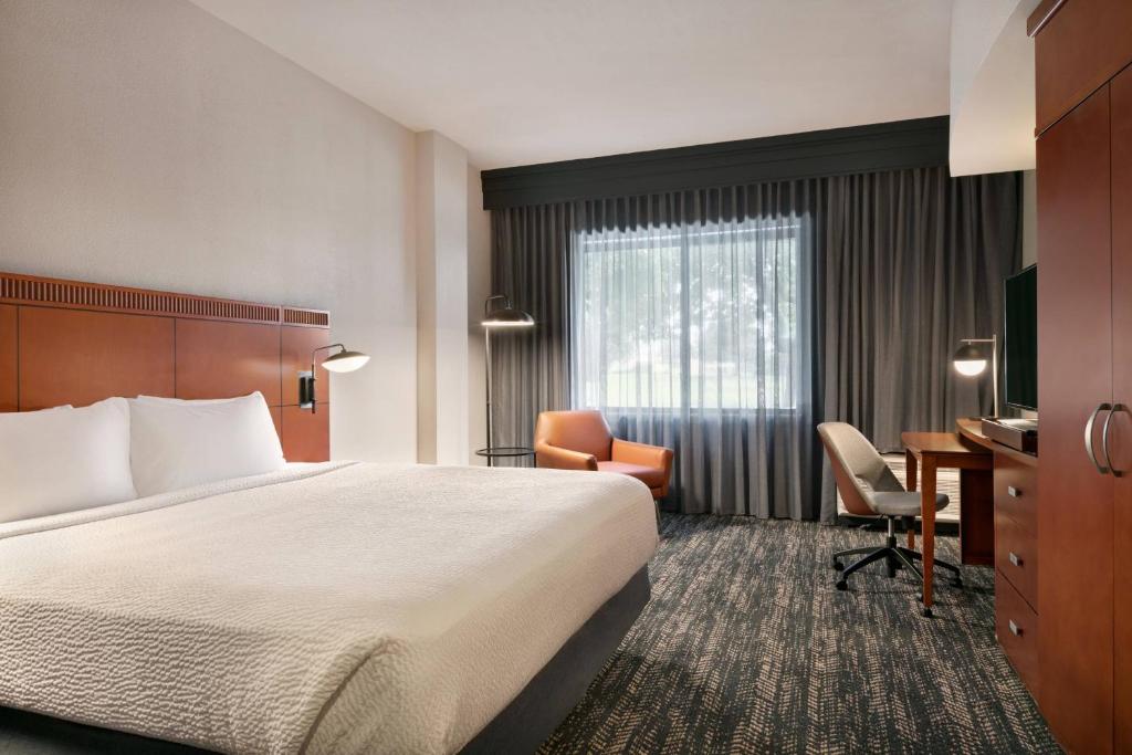 Courtyard by Marriott Lancaster - Tap to explore photos