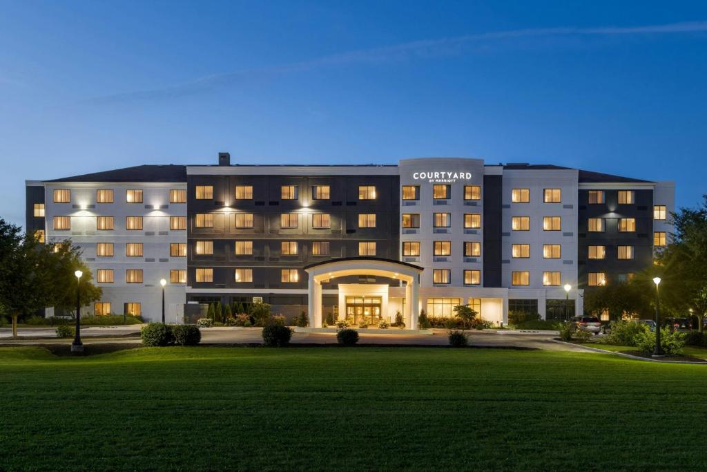 Courtyard by Marriott Lancaster image