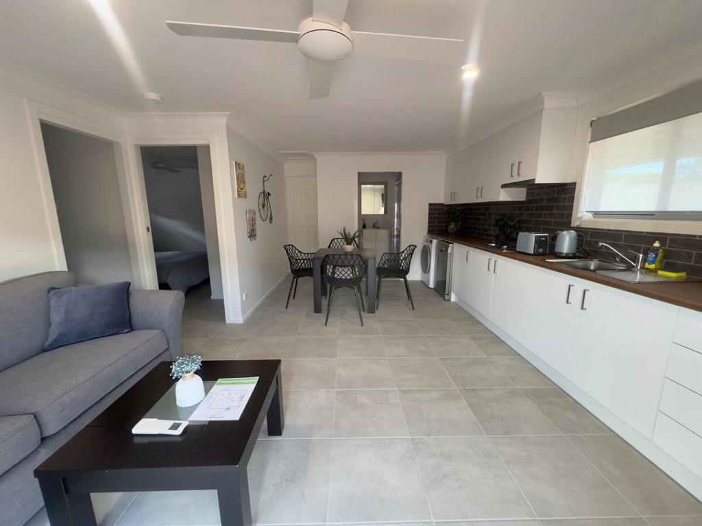 A newly renovated home and only 2 minutes to Highway - modern and handy photo 1