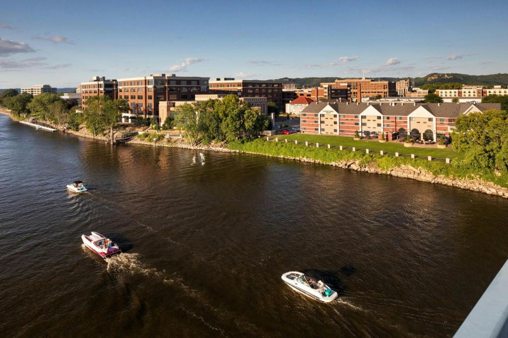 Courtyard by Marriott La Crosse image