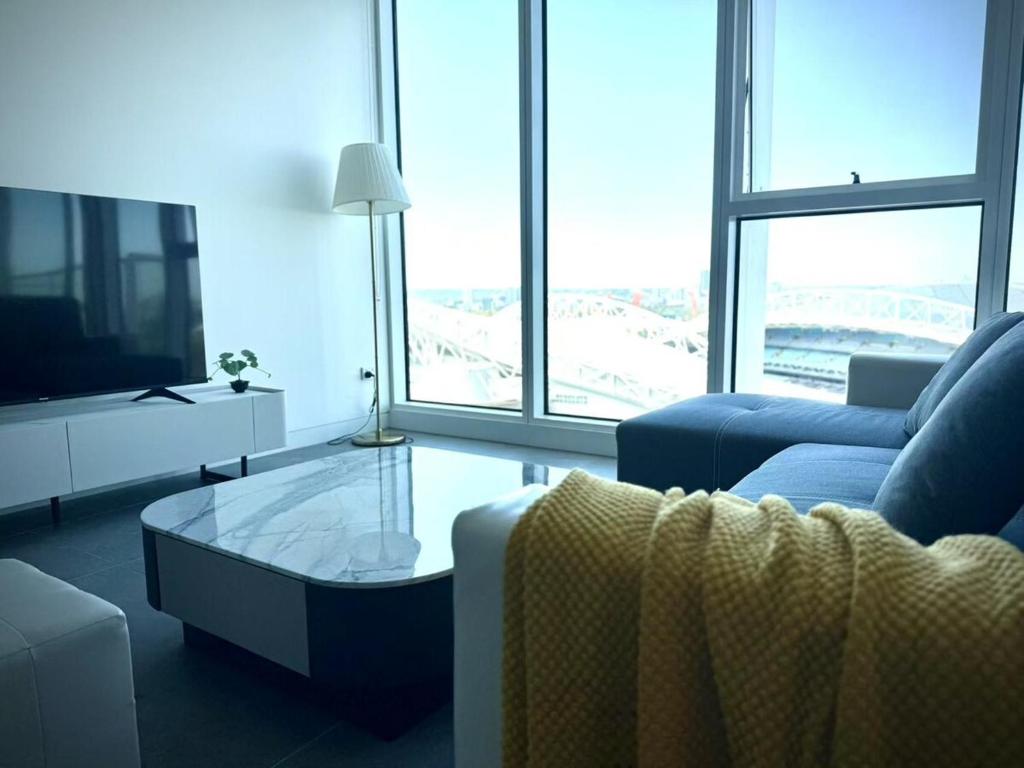 Olympic Park Gem 2 bedroom condo -Pool Gym Parking 17 photo 1