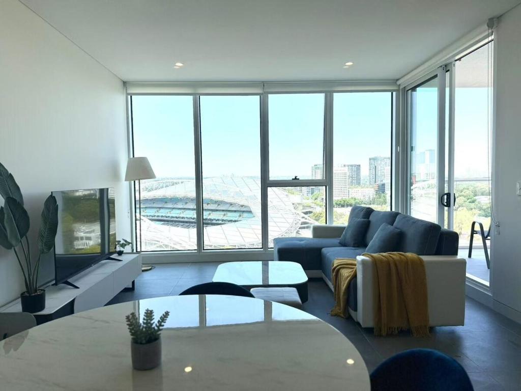 Olympic Park Gem 2 bedroom condo -Pool Gym Parking 17 photo 3