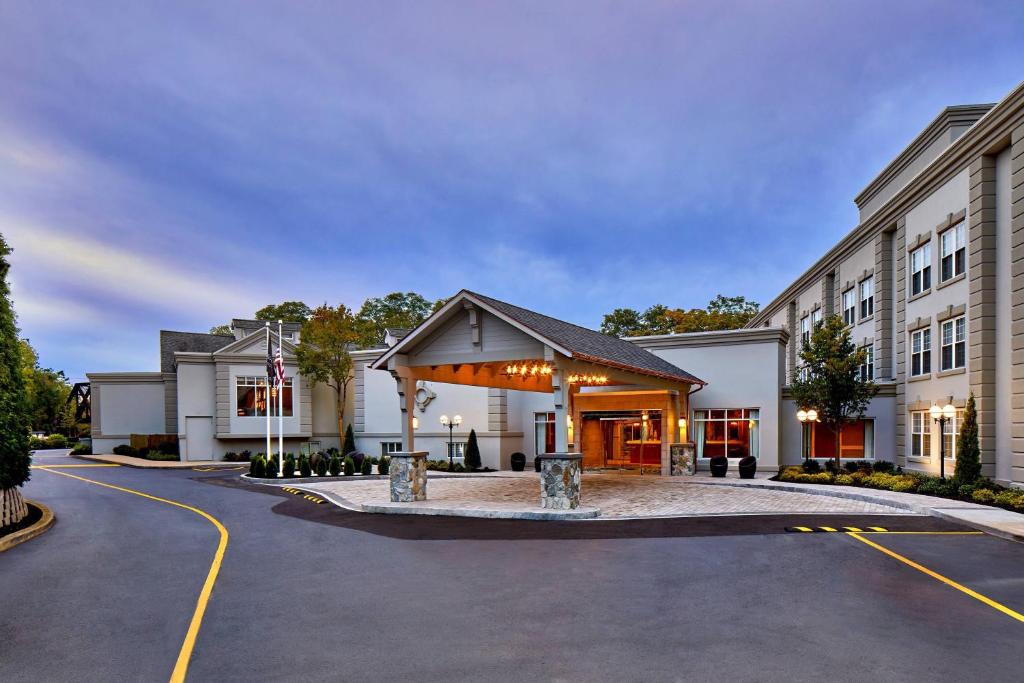 The Del Monte Lodge Renaissance Rochester Hotel & Spa image