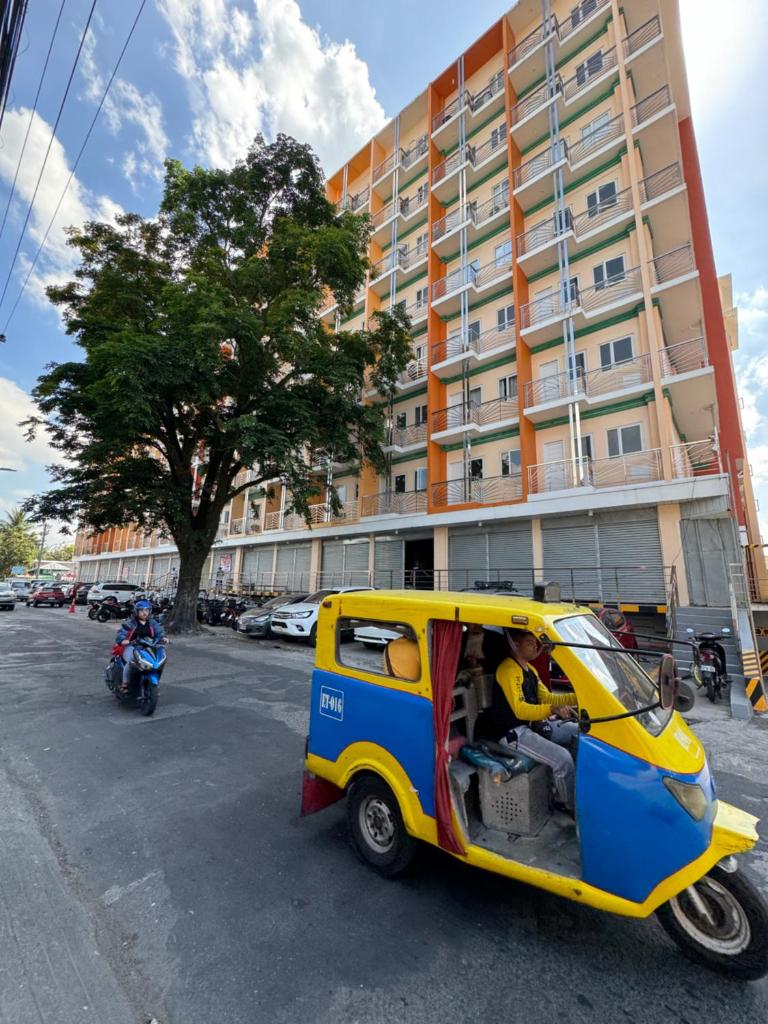 Naga City Centro 2BR River view Condominium with Fiber Internet, Pamplona