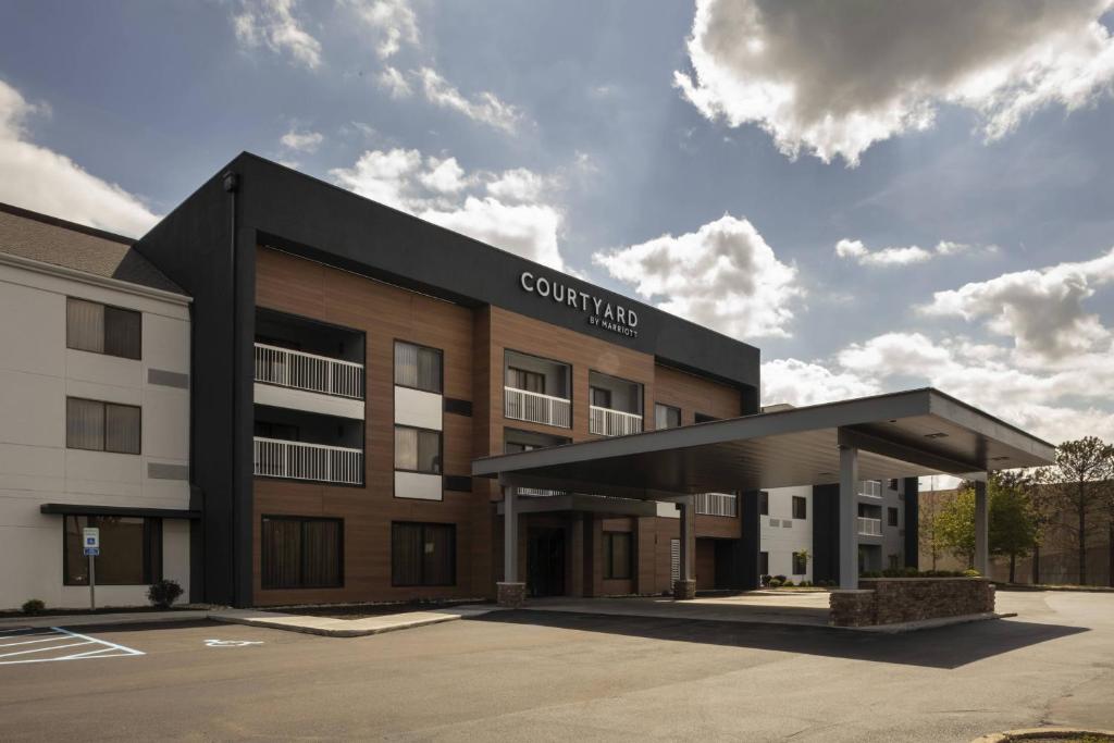 Courtyard by Marriott Indianapolis Northwest image