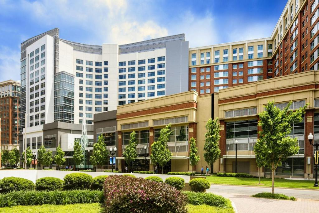 Renaissance Arlington Capital View Hotel image