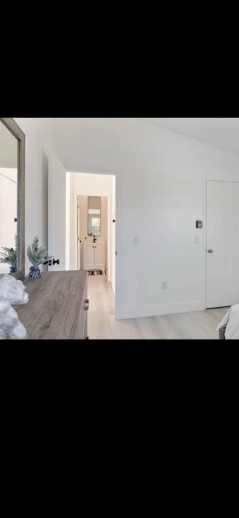GreyLux1Bedroom image