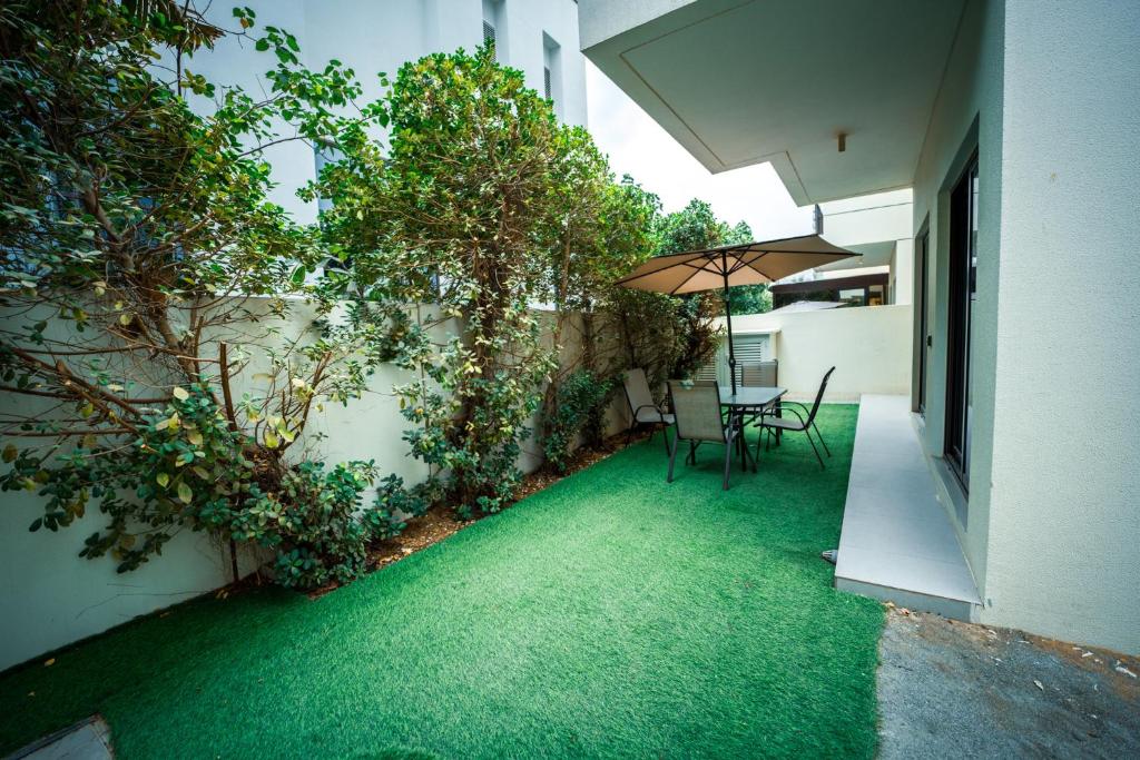White Villa By the Sea photo 3