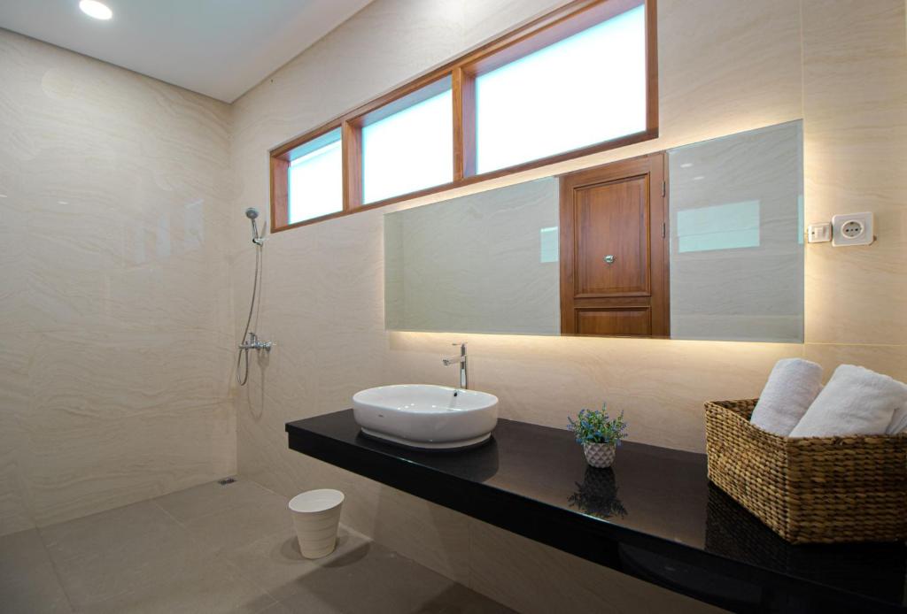 Family Only Villa Private Pool with City View - De Reiz Ara Syariah 4BR photo 4