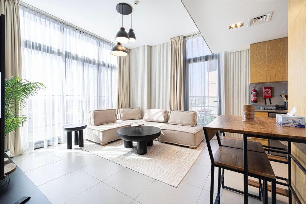 Luxury 1BR Penthouse with Skyviews photo 1