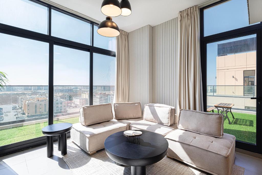Luxury 1BR Penthouse with Skyviews photo 4