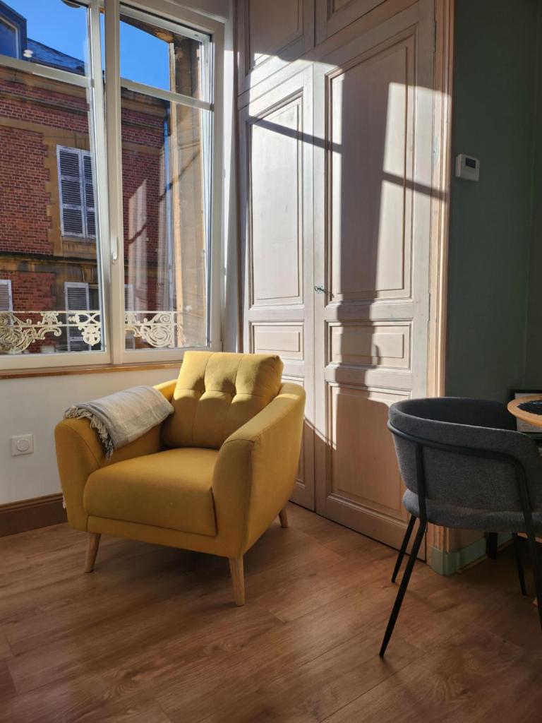 Suite Delvincourt - Rue Calme centre ville - Parking gratuit - Proche Gare, Ardennes