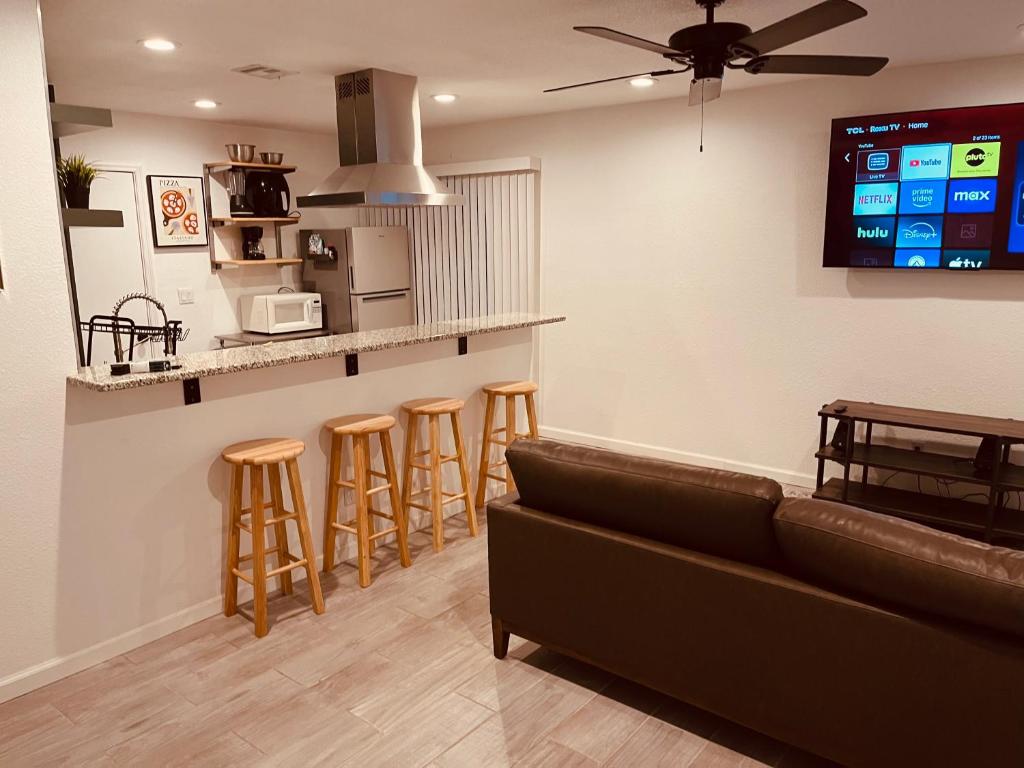 Cozy 2-BR Retreat in Kingman, AZ image