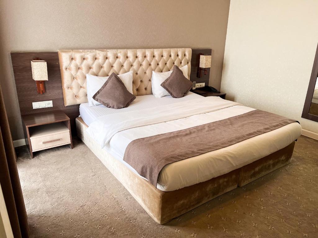 Hotel FN Shymkent Room Type - Deluxe Double or Twin Room with Balcony