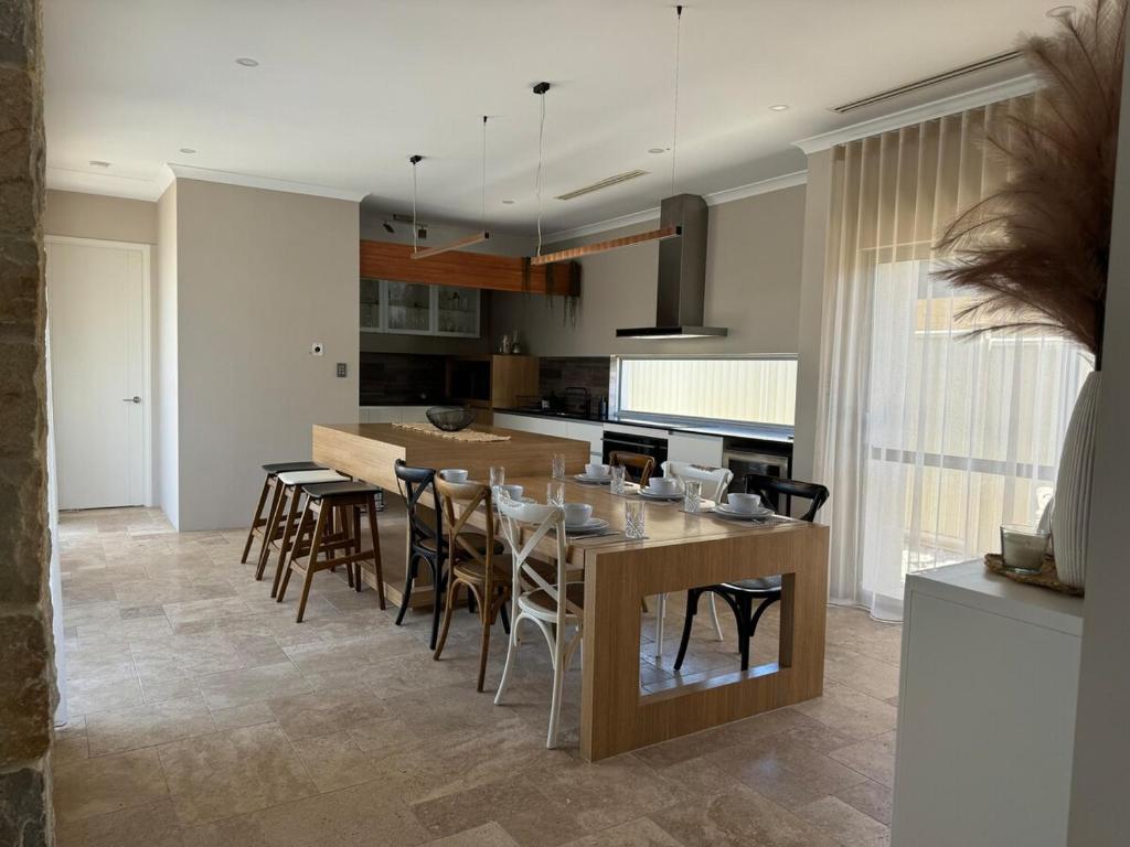 Alkimos Beach Luxury Home photo 4