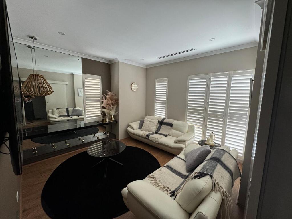 Alkimos Beach Luxury Home photo 3