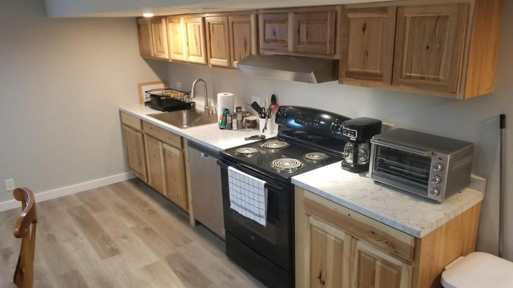 Full basement apartment quiet comfy with Hot Tub image
