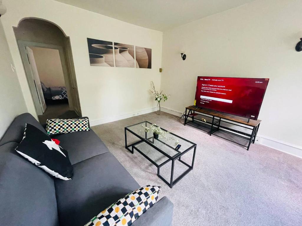 1-br Glenside Keswick Village image