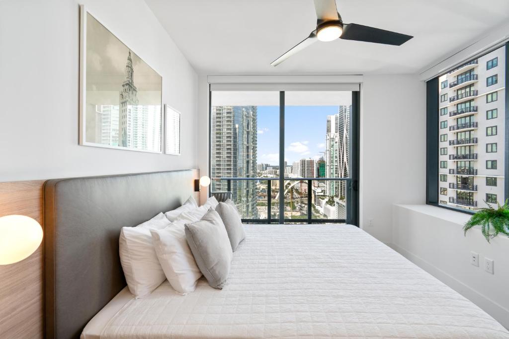Stunning Views Dwntwn Miami 2BR Unit - Floor 28th - Tap to explore photos