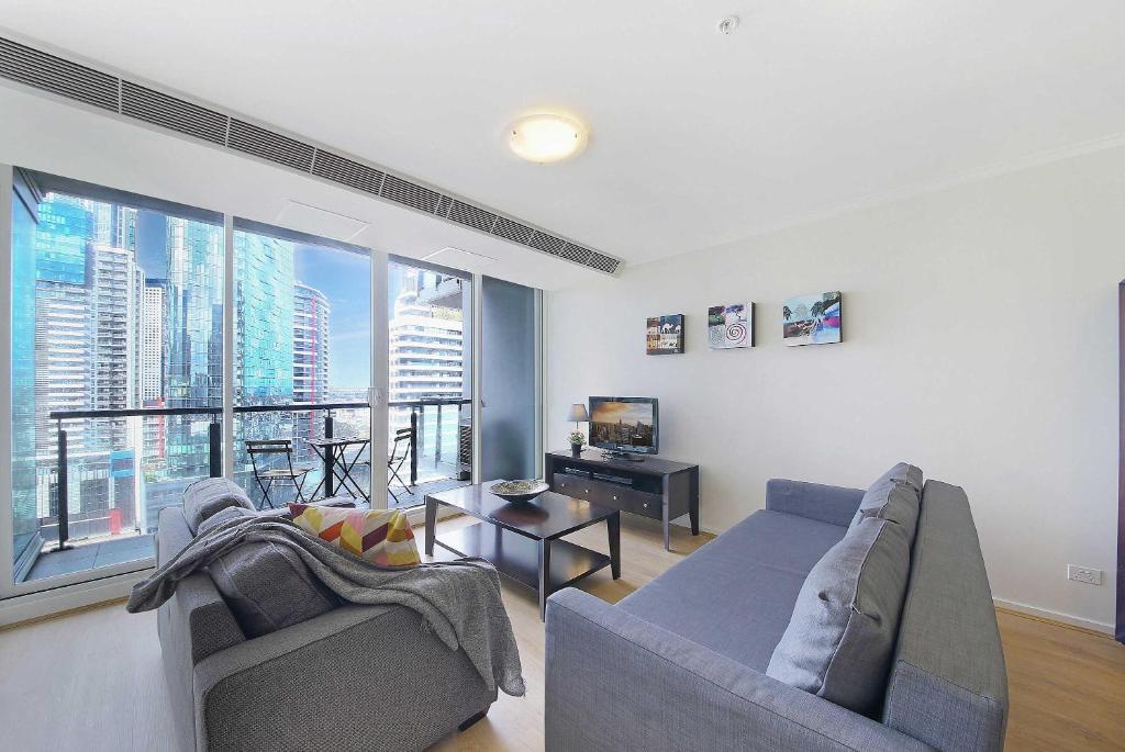 Chic 2BR Apt Near Crown with FREE Parking photo 1
