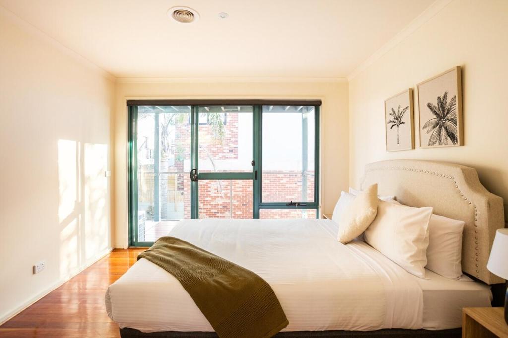 Glorious 3-BRM Family House at Aspendale Beach photo 2