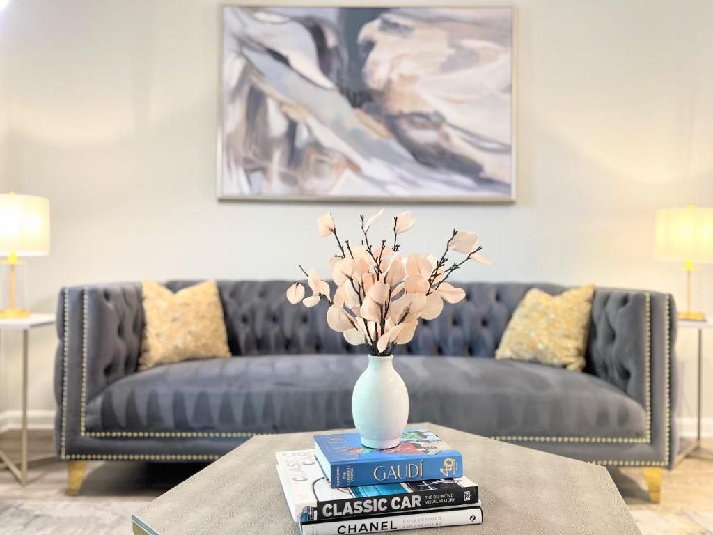 Chic Cozy Retreat 1 Luxury BR image