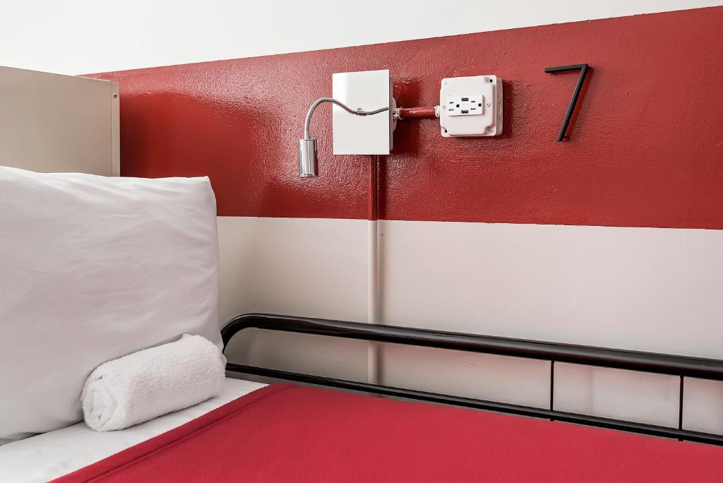 Номер (Двухъярусная кровать — Общий номер для мужчин и женщин), Chicago Getaway Hostel