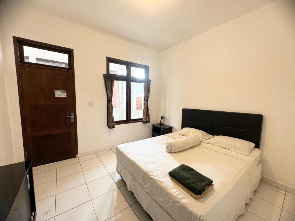 OYO 90053 Paradise Inn