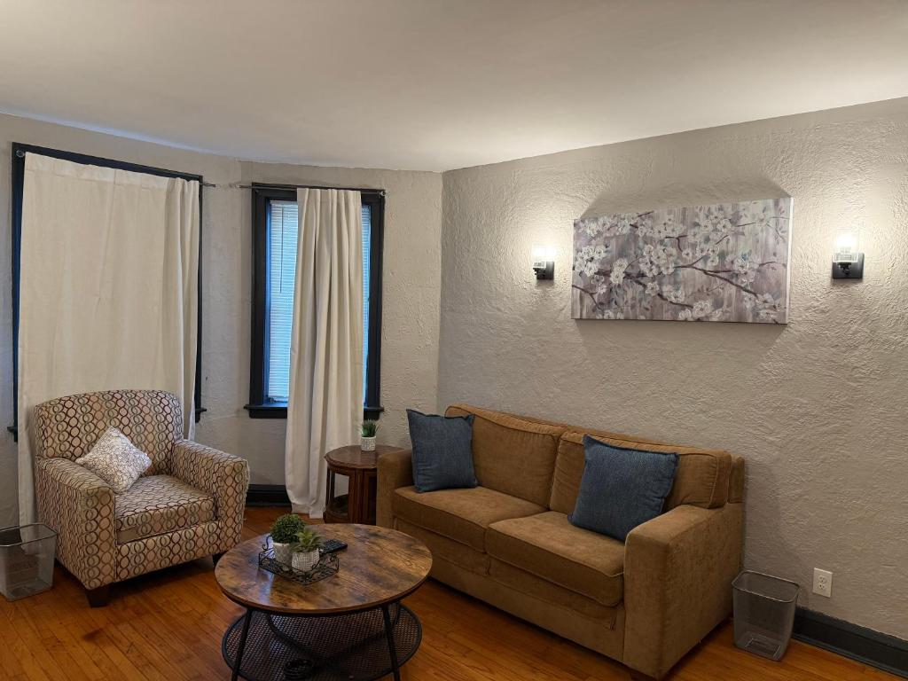 Modern 1BR Outdoor Space & Cozy Vibes image