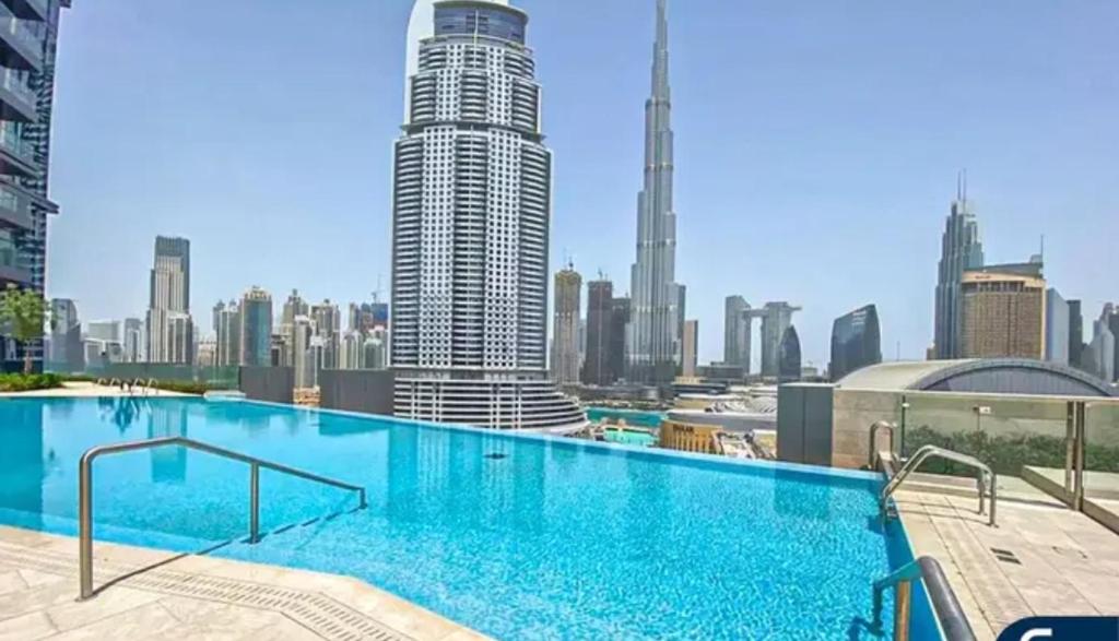 " Luxury Stay in Downtown Dubai - Stunning Views & Prime location !