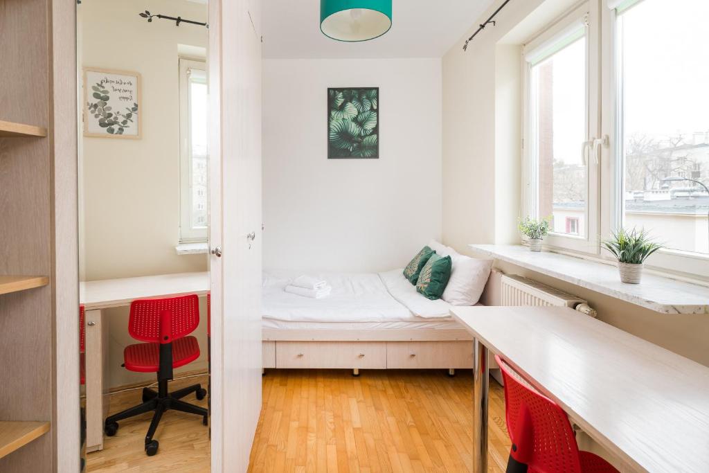 Metro Młynów Pleasant Apartament by BookingHost - Tap to explore photos