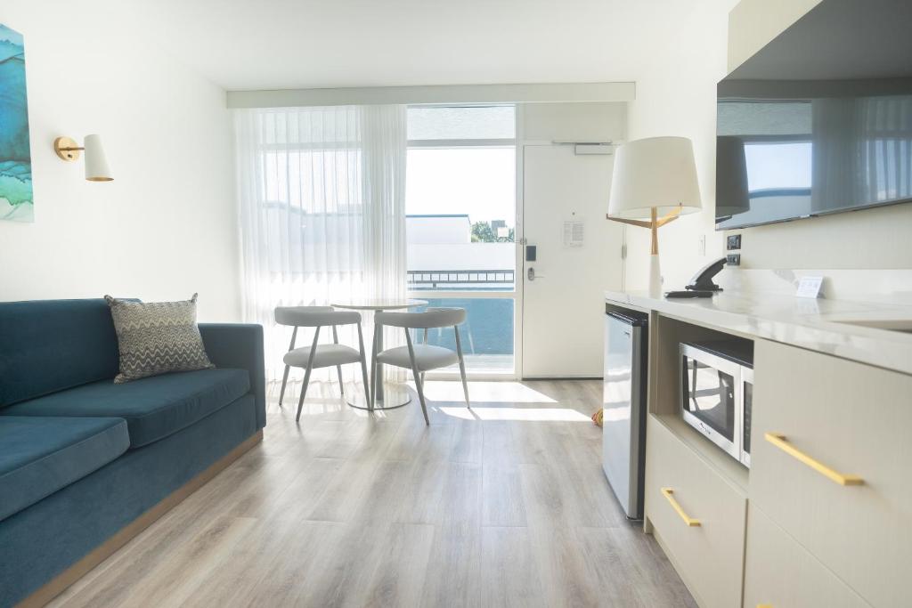 DASKK Orlando Hotel near Universal Blvd, Ascend Hotel Collection - Tap to explore photos