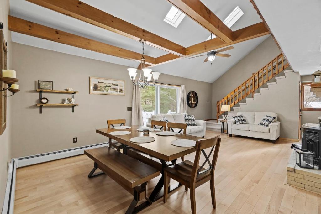 3BR Lake Luzerne Retreat with Game Room & Hot Tub image