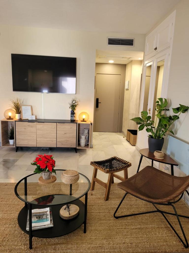 Mediterranean Boutique Studio - Occidental Banus - Tap to explore photos