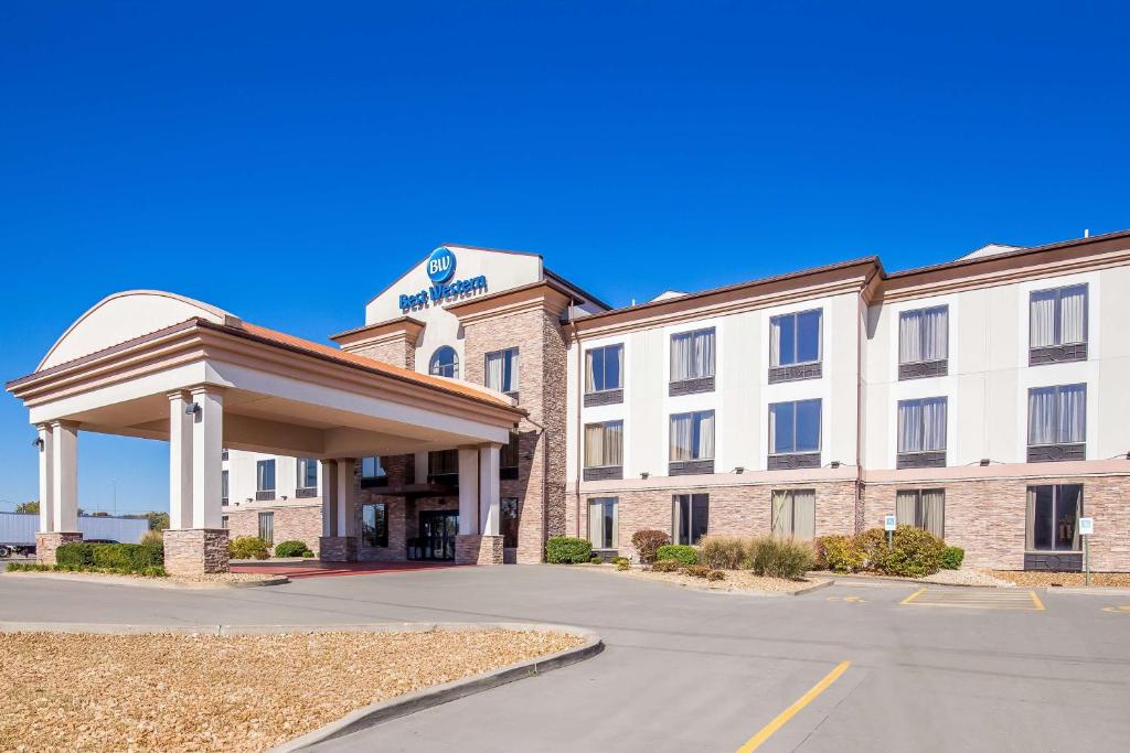 Best Western St. Louis Airport North Hotel & Suites image