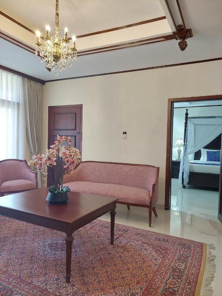 Kusuma Sahid Prince Hotel - Tap to explore photos