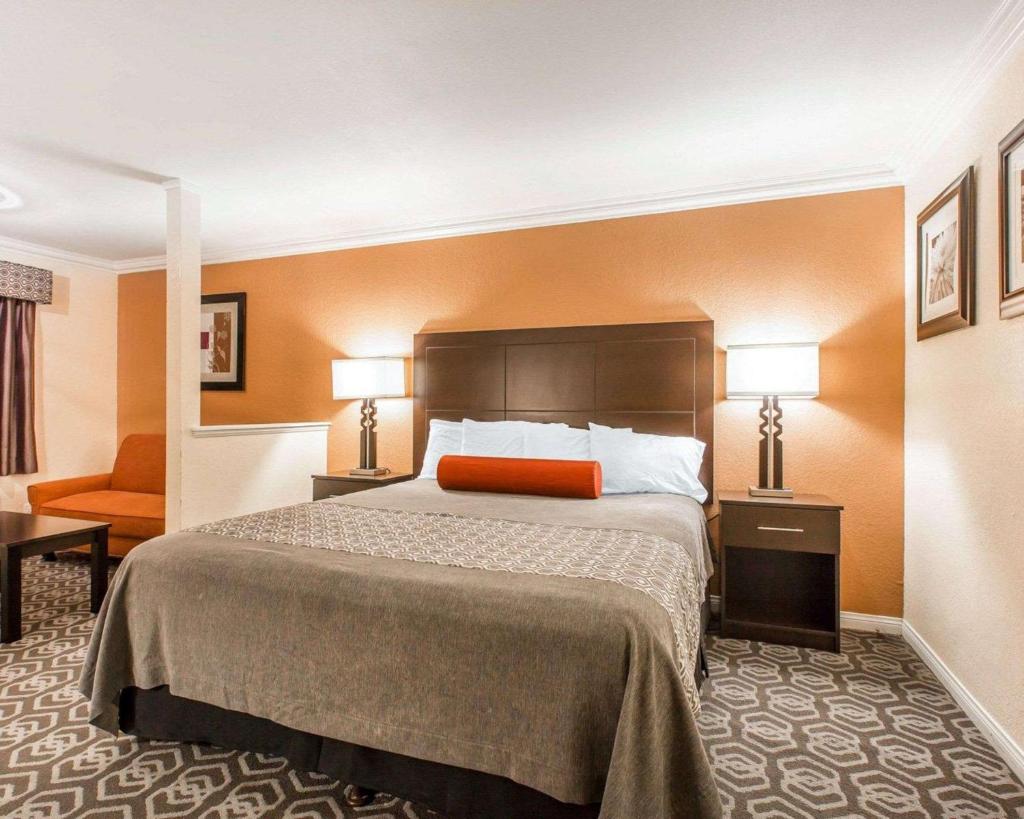 Rodeway Inn & Suites Colton - Riverside image