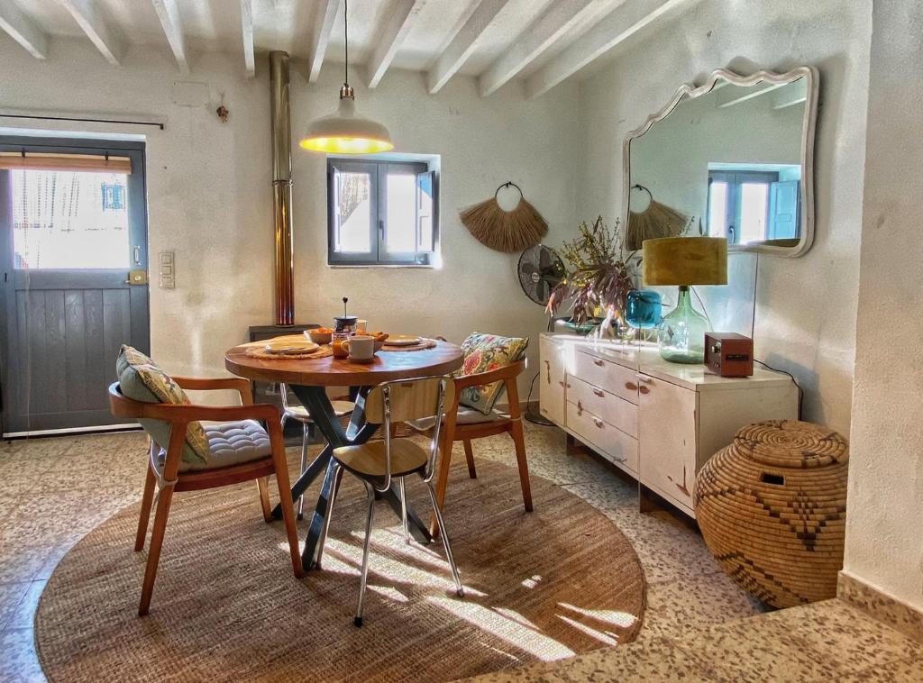 Castillo Suite 15 Comares - Tap to explore photos