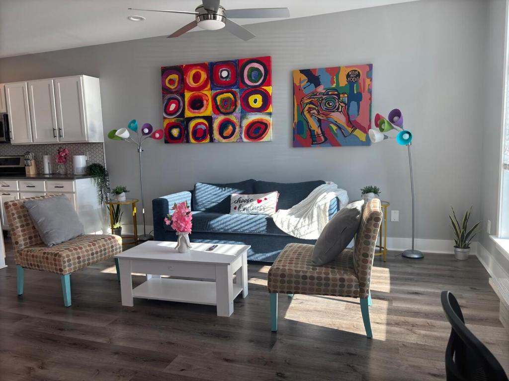 Luxury 2BR Gated Community Pets Parking image
