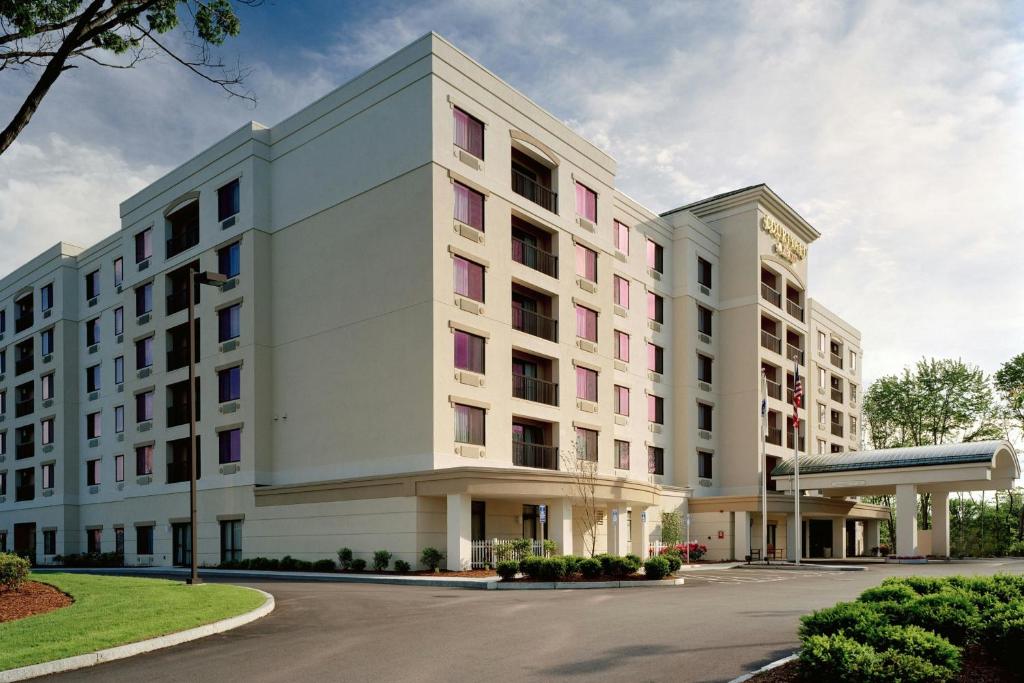 Courtyard by Marriott Boston Natick image