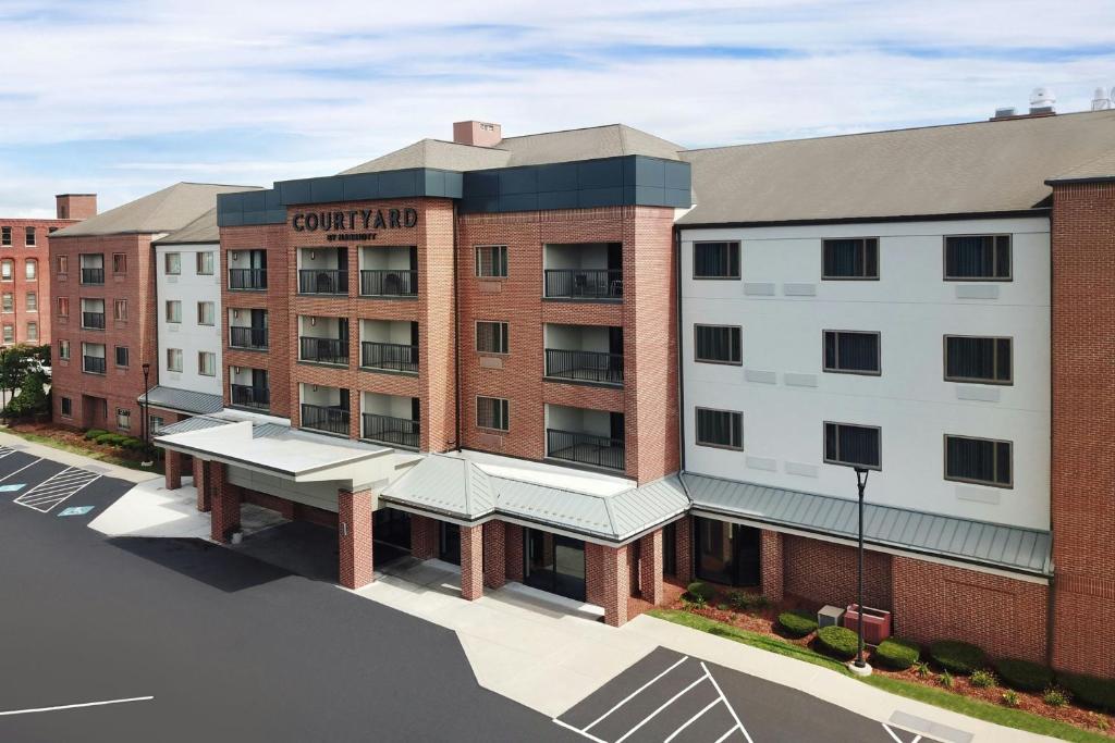 Courtyard by Marriott Worcester image
