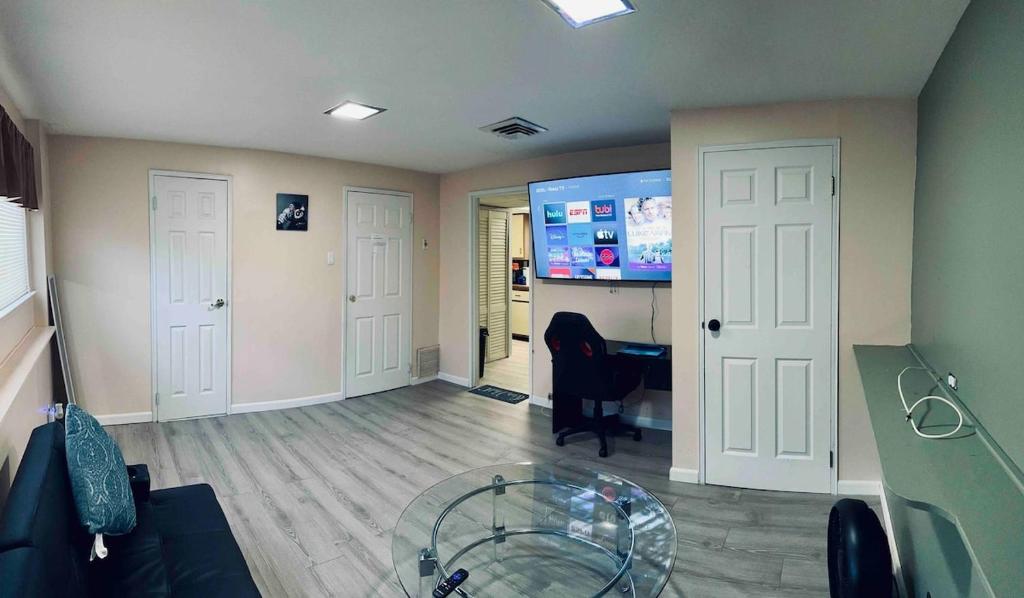 Completely private big apartment image