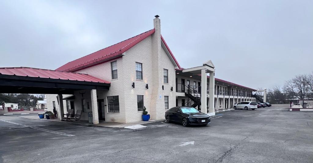 Super 8 by Wyndham Fredericksburg image