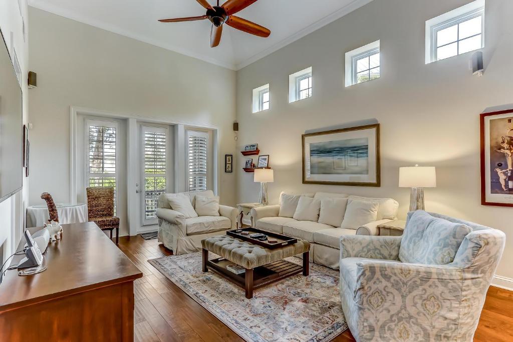 2106 Summerwoods image