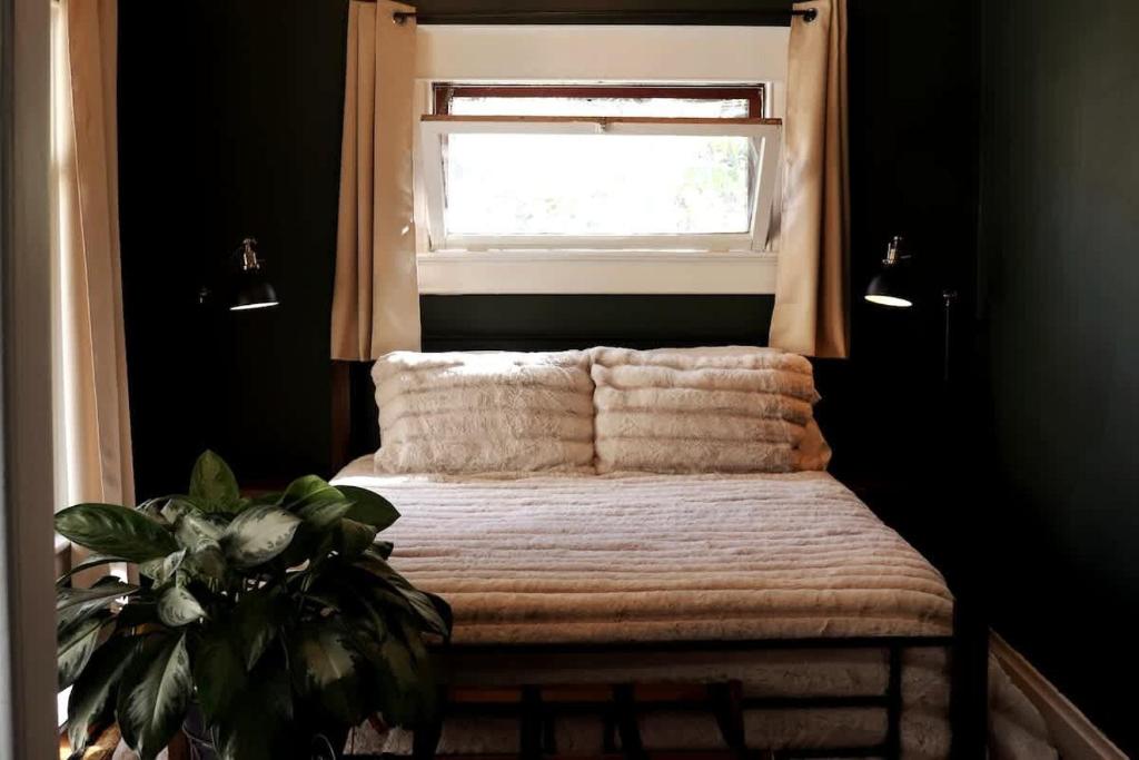 Charming Downtown Cottage with Parking & Full Kitchen image
