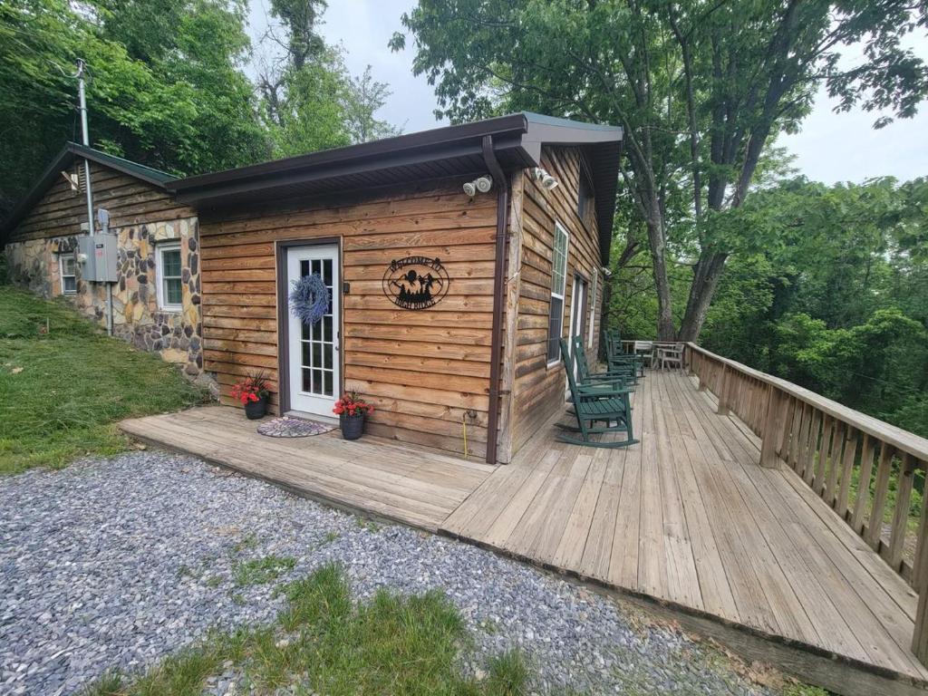 High Ridge cabin in the Blue Ridge Mountains image