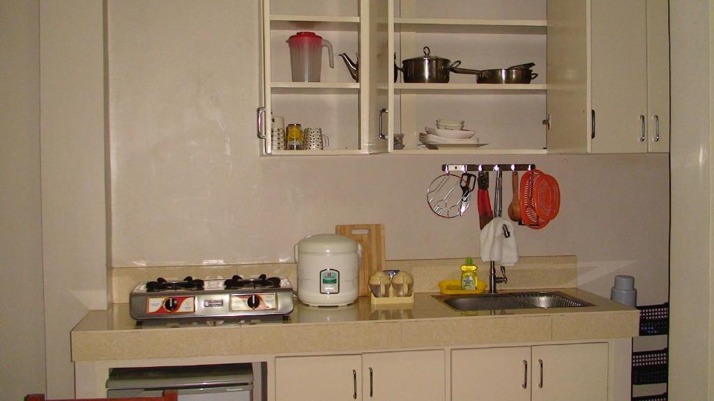 Lyn's Do Drop Inn Transient House photo 4