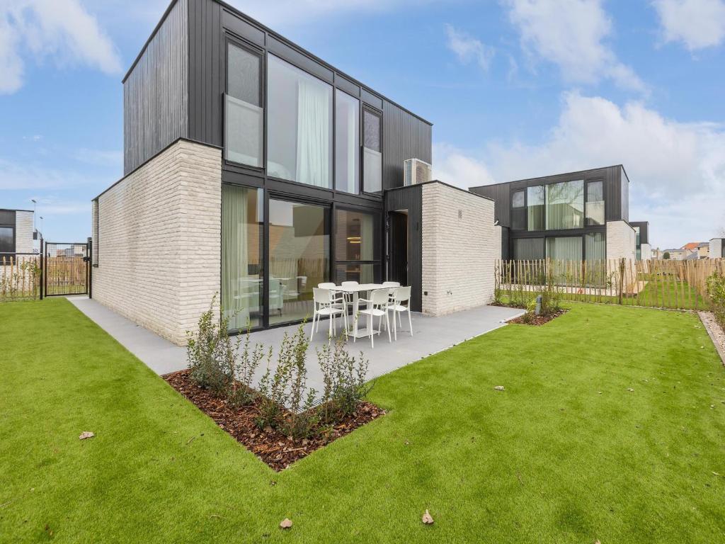 Villa in Lombardsijde by the sea